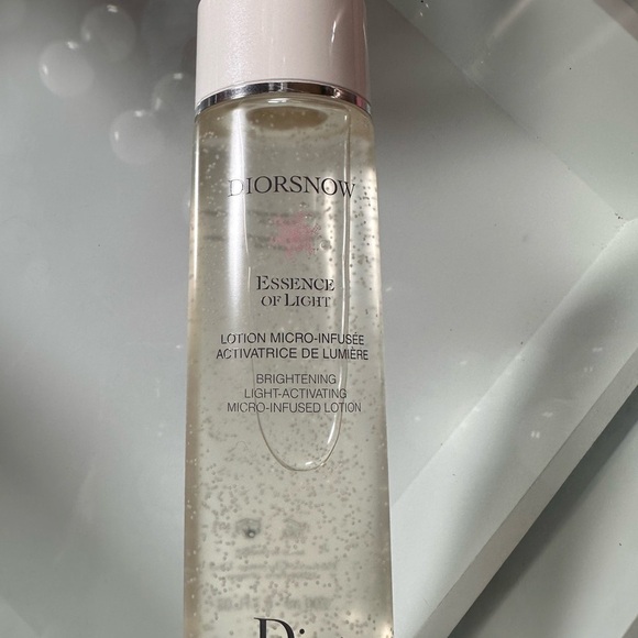 Diorsnow Essence of Light Micro-
Infused Lotion - Picture 2 of 5